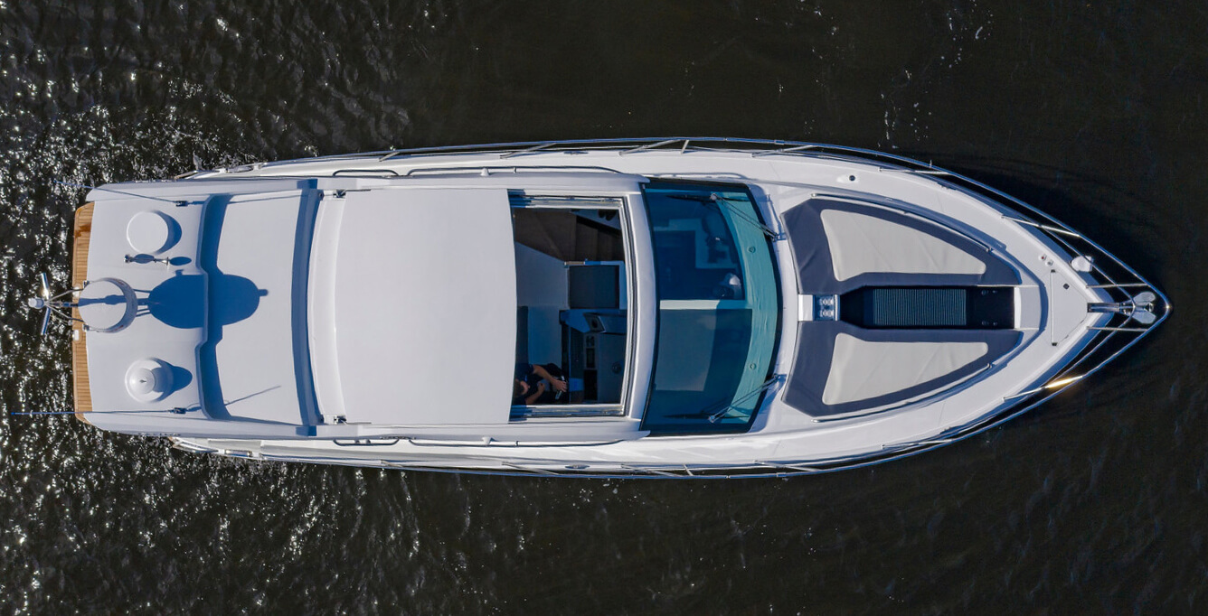 Overhead view of the Galeon 425 HTS yacht on the water