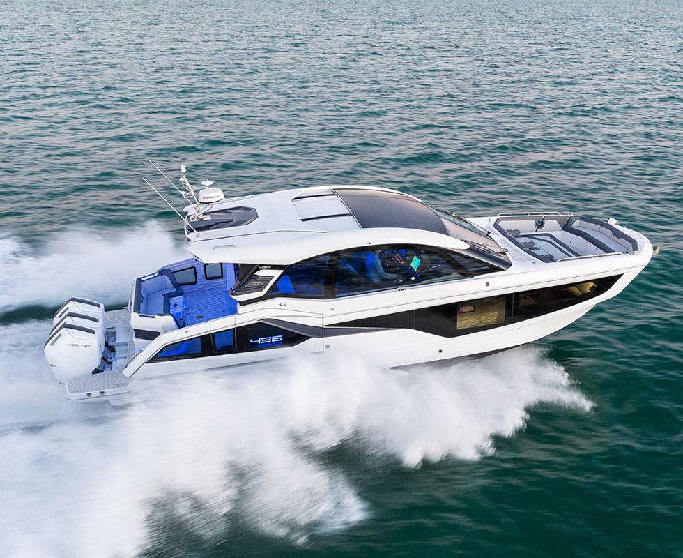 Galeon 435 GTO on the water