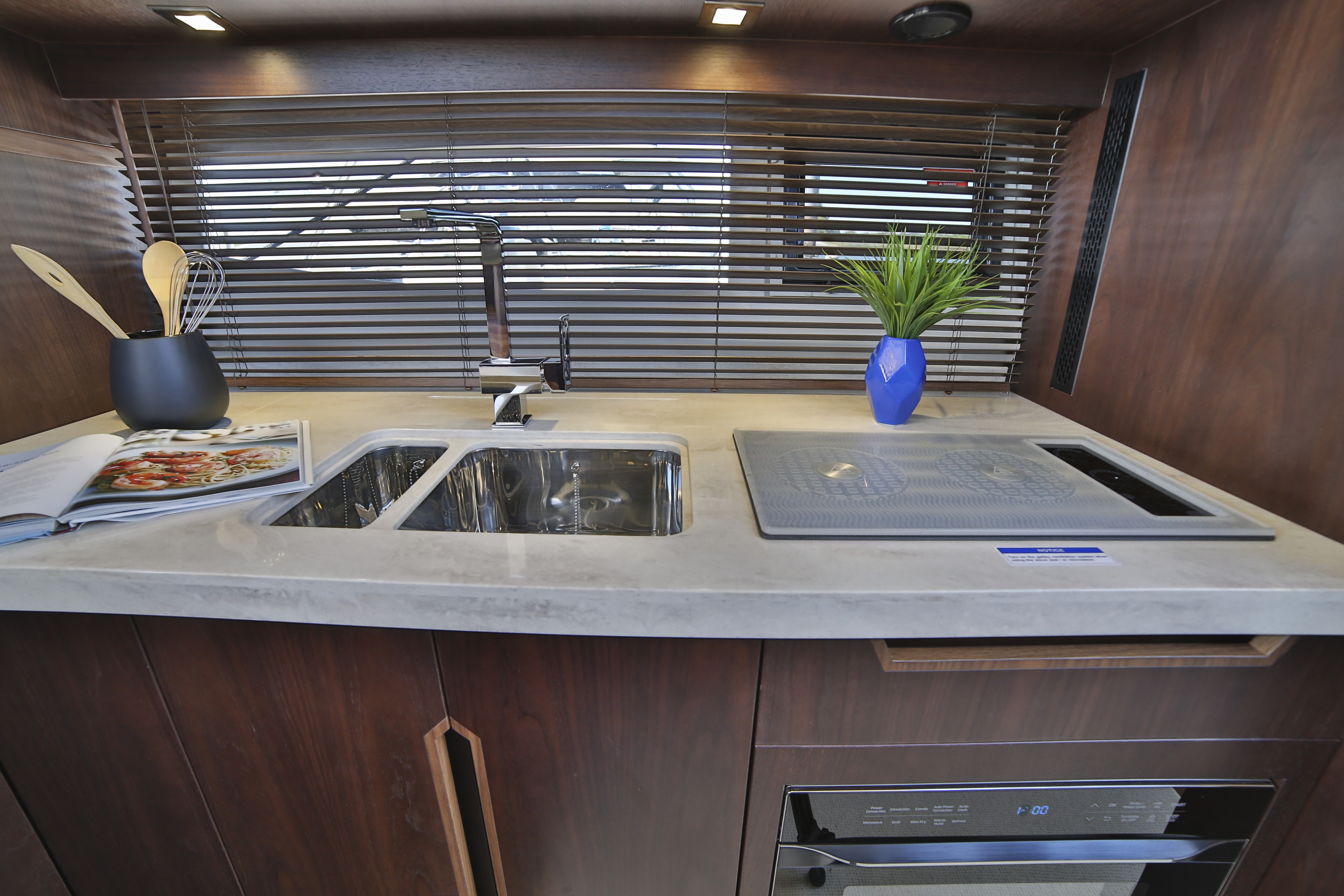 Galeon Yacht kitchen