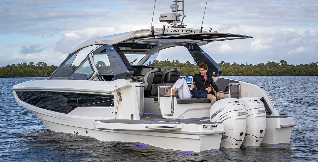 Galeon 325 GTO on the water 