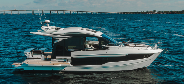 Galeon 410 HTC out on the water
