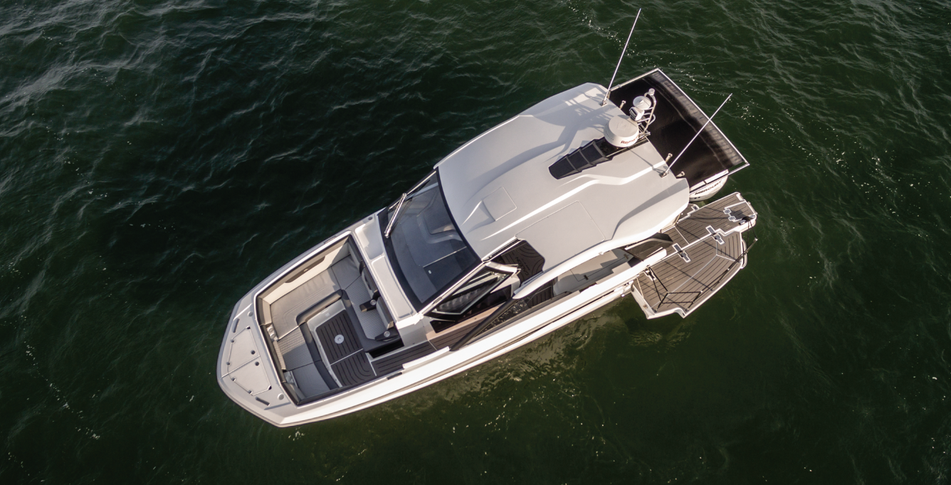 Galeon 325 GTO out on the water