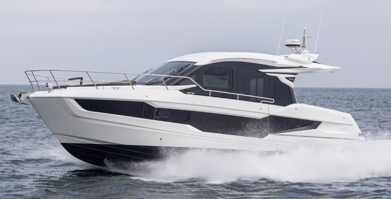 Galeon yacht cruising with water spraying up on the sides