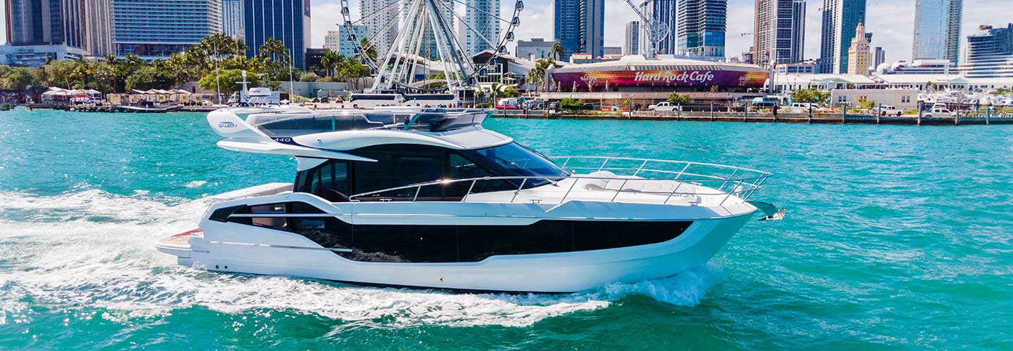 Galeon 440 fly on the water